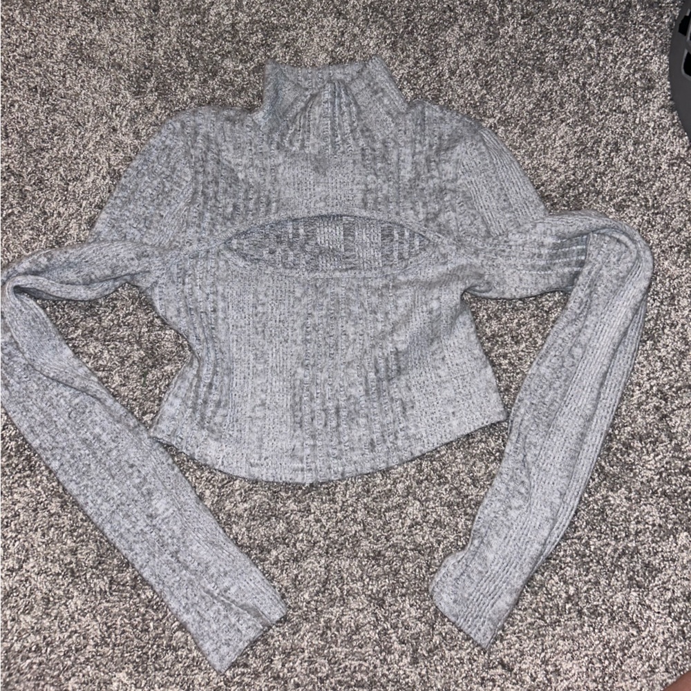 keyhole long sleeve mock neck crop top